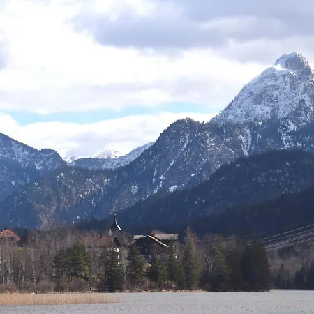 Urbane Holiday Near Lake
